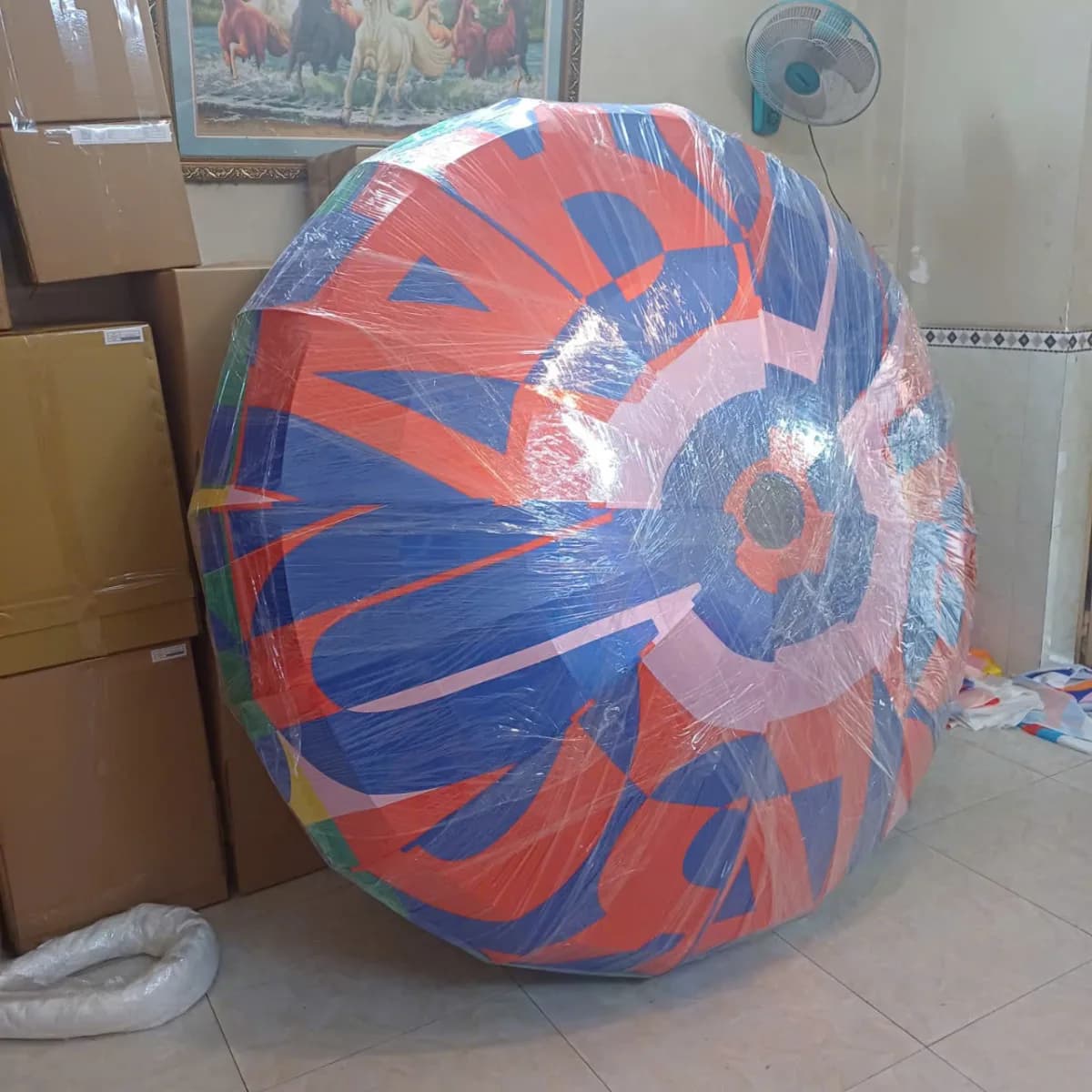 Đèn vải cầu size lớn màu đỏ cam đã bọc nilon chờ nghiệm thu trước khi giao tại KAHA