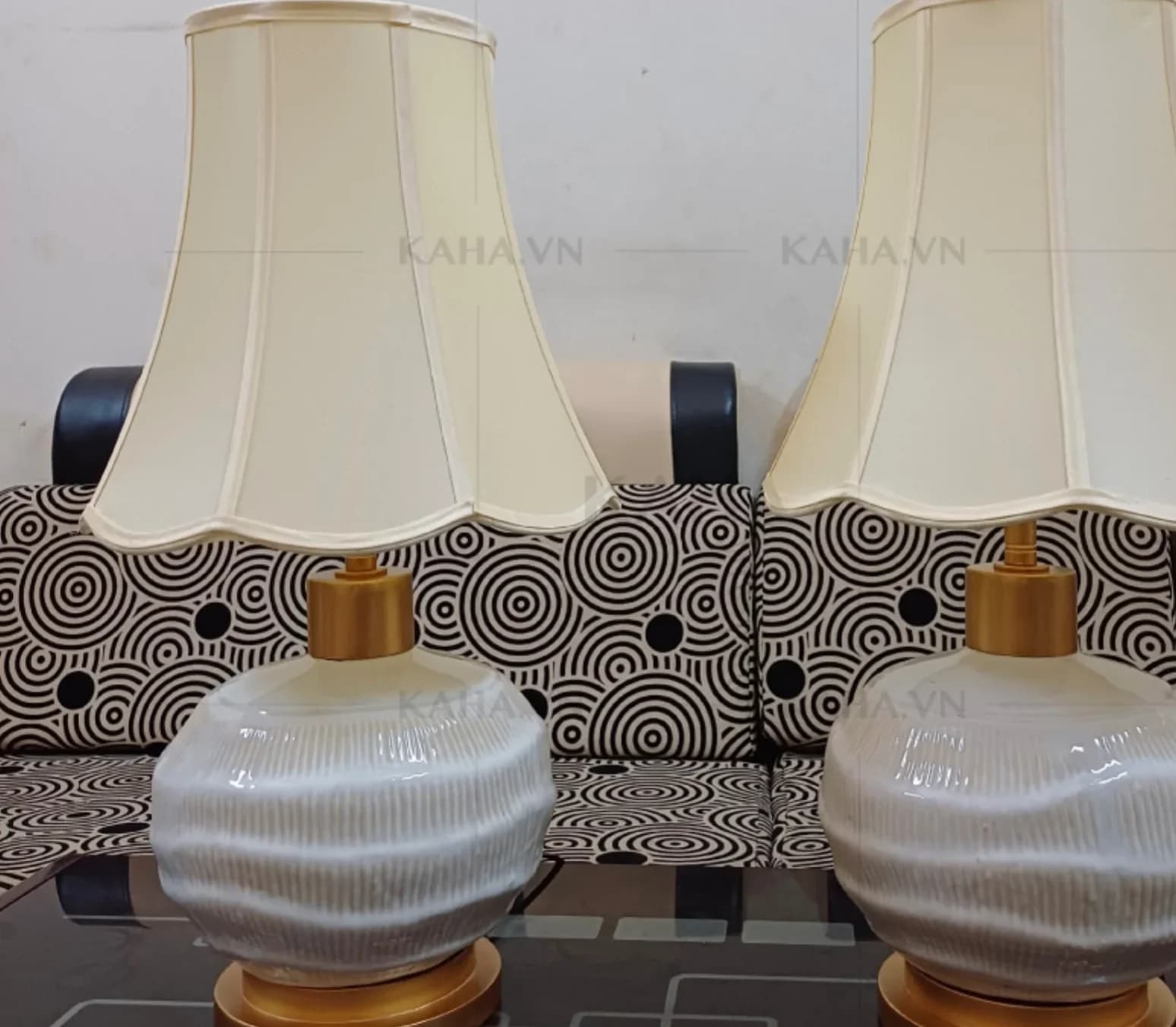 Đèn ngủ để bàn khách sạn chao vải trắng đế gốm cổ điển KAHA KH-223CAF