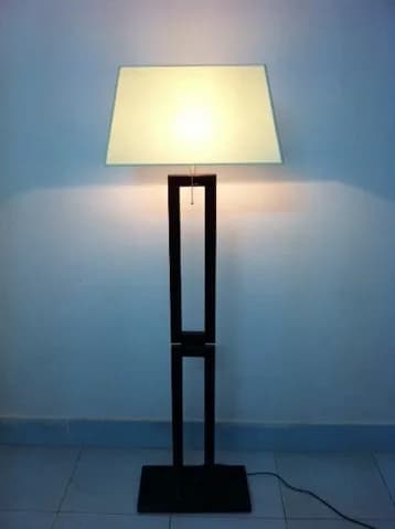 Đèn sàn chụp chữ nhật, khung gỗ