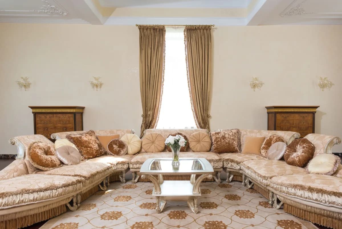 Đèn Chùm Trang Trí Showroom Xe — Gia Công B2B — ảnh minh họa
