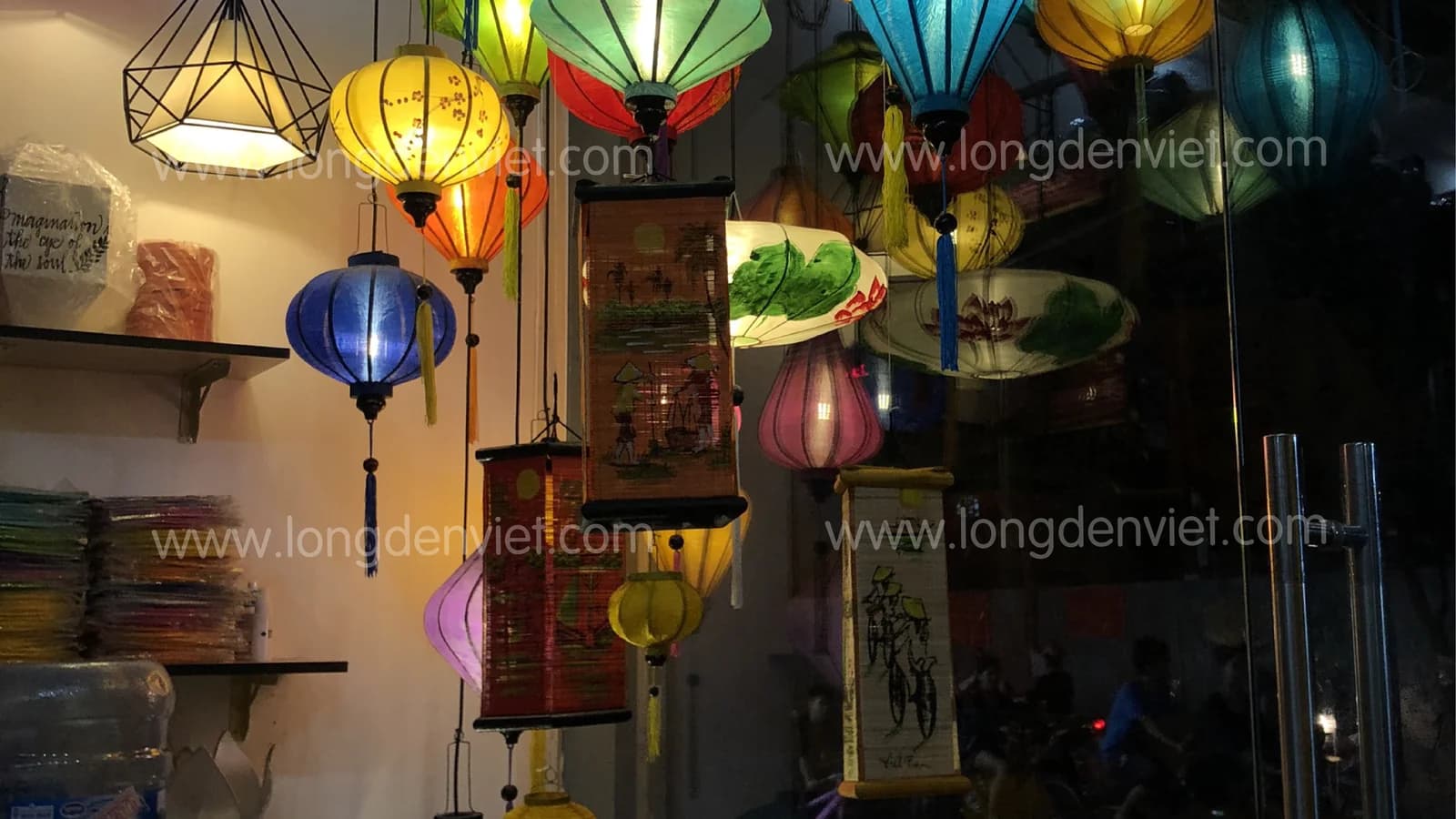 Lồng Đèn Hội An Trang Trí Showroom Nội Thất — Phong Cách Truyền Thống — KAHA xưởng đèn lồng Hội An TP.HCM