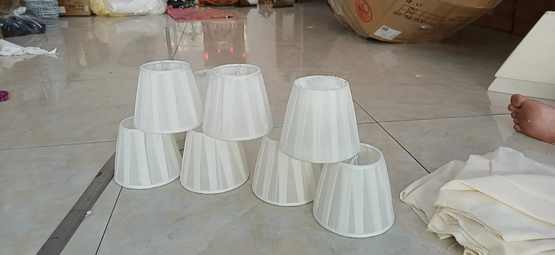 Phòng bếp khách sạn 5 sao với combo đèn treo
