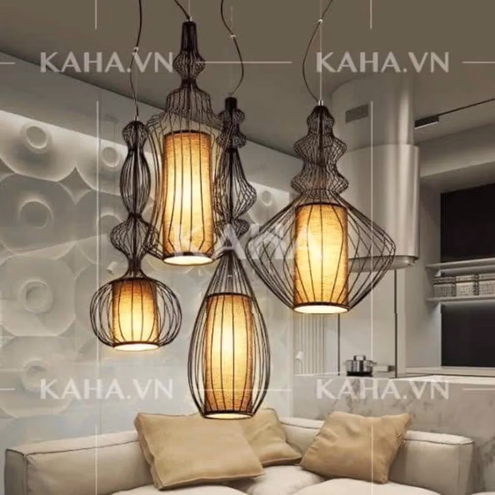 Nhiều dáng lồng sắt bọc vải khác nhau xếp cạnh nhau tại xưởng KAHA