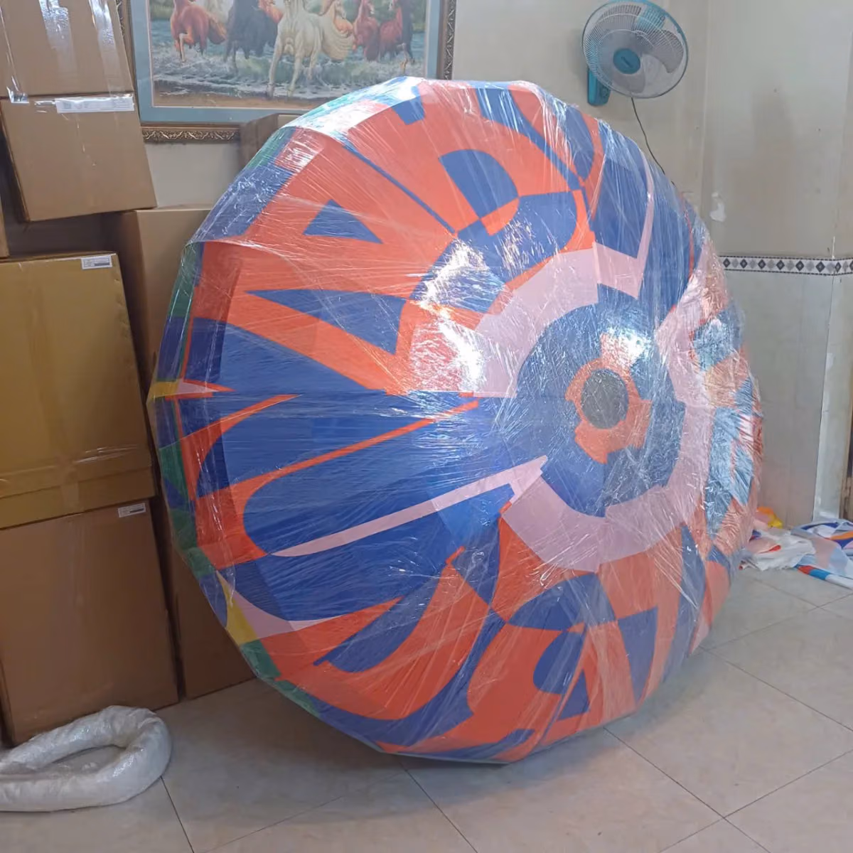Đèn vải cầu size lớn màu đỏ cam đã bọc nilon chờ nghiệm thu trước khi giao tại KAHA