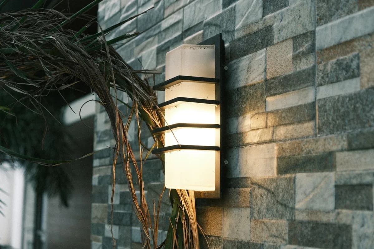 Bóng Đèn Ngủ Gắn Tường — LED 8W Ánh Sáng Vàng Ấm — ảnh minh họa