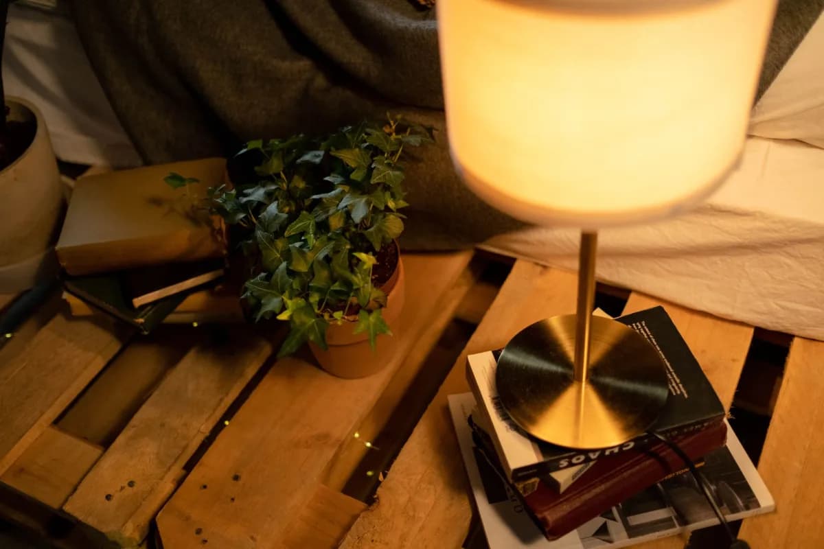 Dây Đèn LED Trang Trí Cafe Sinh Động — Treo Hiên Vườn — ảnh minh họa