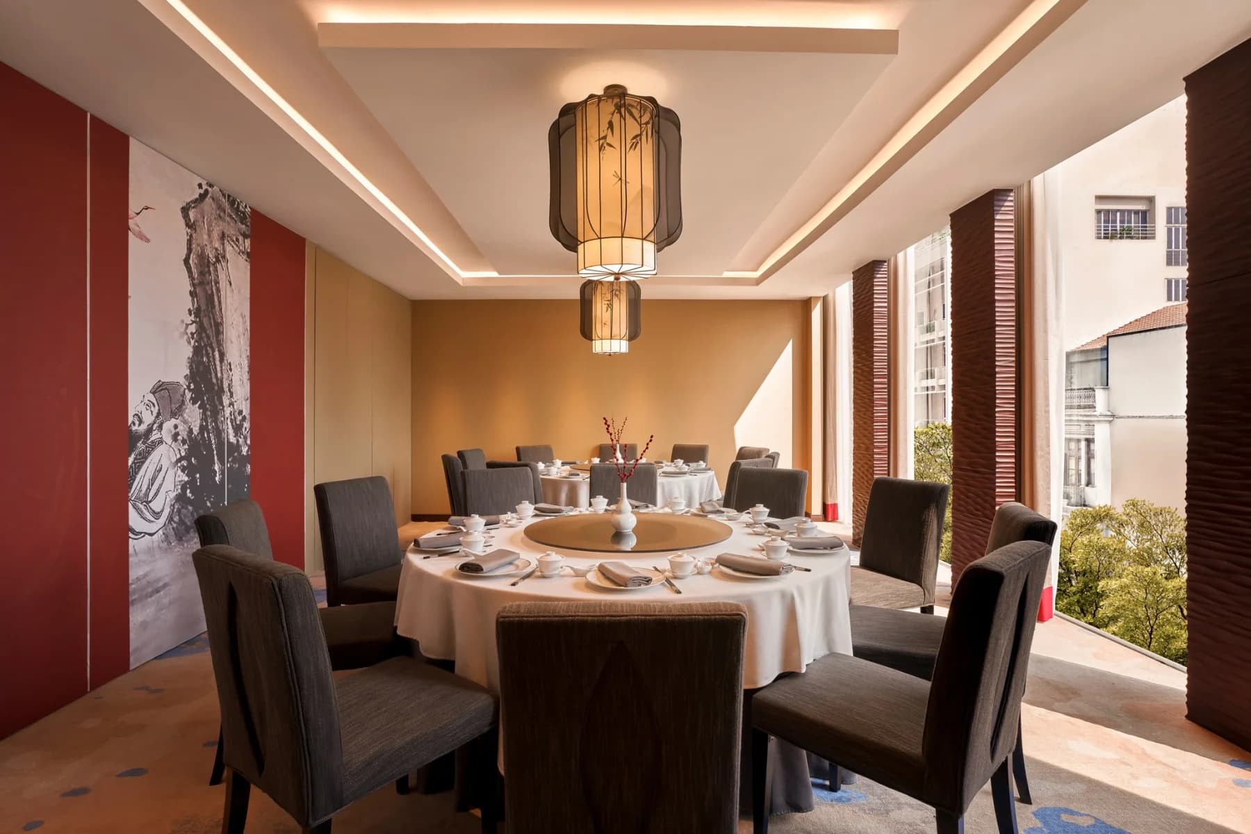 Phòng VIP khách sạn cao cấp với đèn chụp vải treo trần bàn tròn Phòng VIP khách sạn cao cấp với đèn chụp vải treo trần bàn tròn