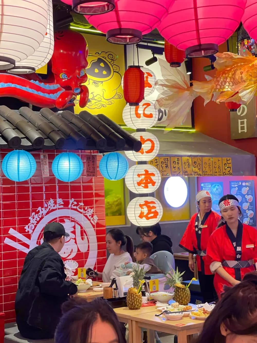 lồng đèn đỏ trắng nhà hàng Nhật beer hall food court kaha