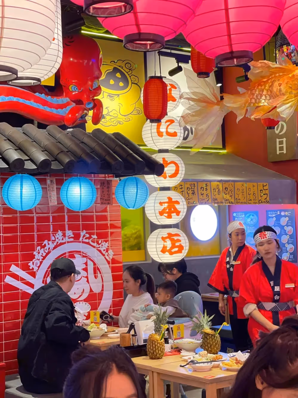 đèn lồng nhật bản đỏ trắng treo nhà hàng nhật beer hall kaha