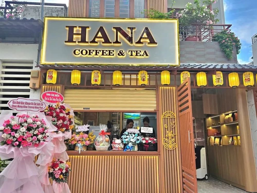 Đèn lồng trang trí mặt tiền quán HANA Coffee & Tea
