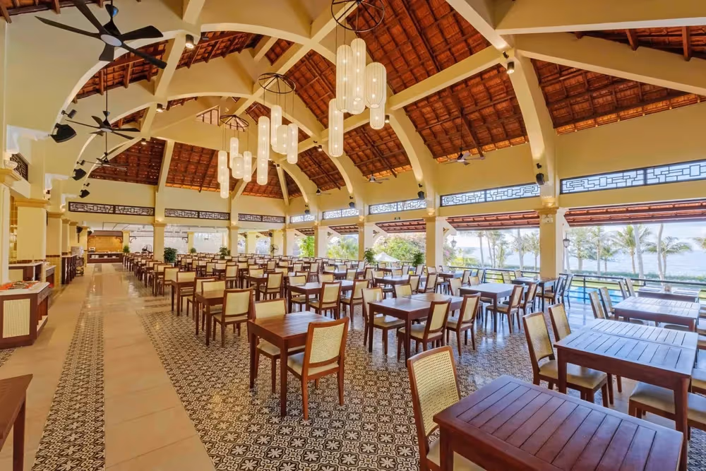Đèn lồng tại không gian nhà hàng sân vườn