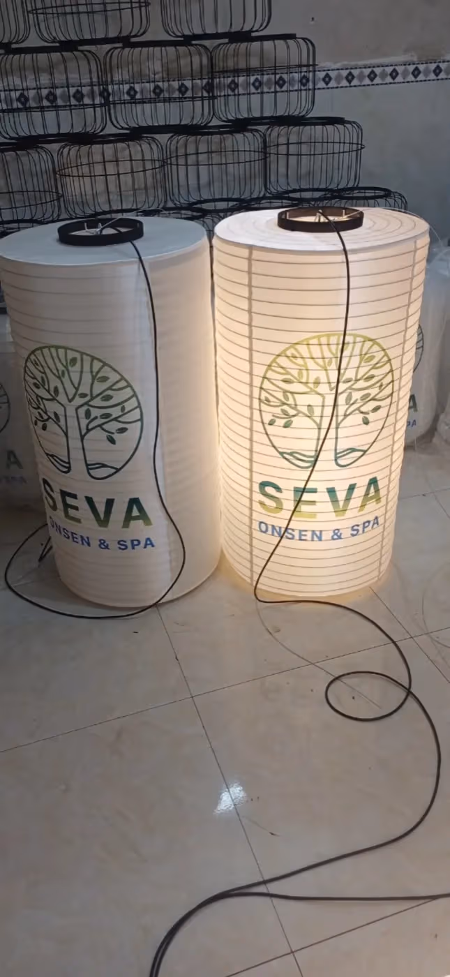 Đèn lồng vải in logo SEVA Onsen Spa do Kaha gia công Đèn lồng vải in logo SEVA Onsen Spa do Kaha gia công