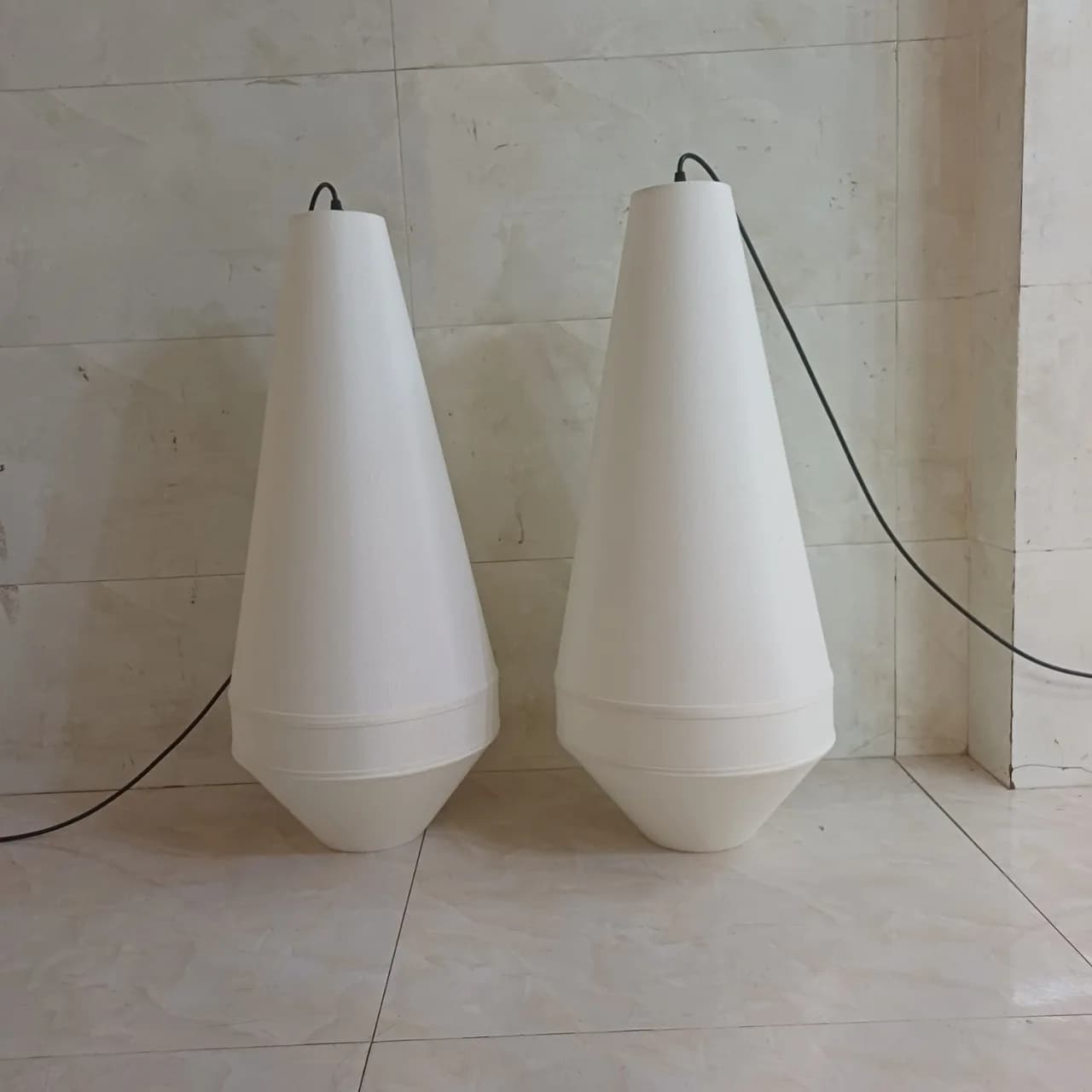Đôi đèn thả vải dáng cocoon thân trắng