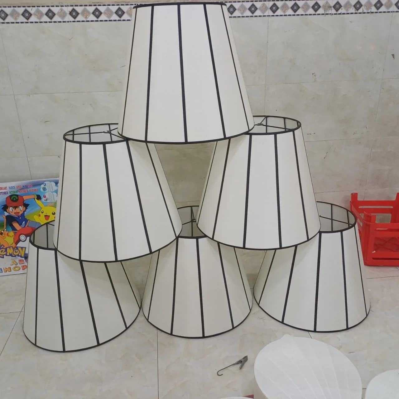Sáu chụp đèn vải nhỏ viền đen dùng cho đèn chùm nhiều tay