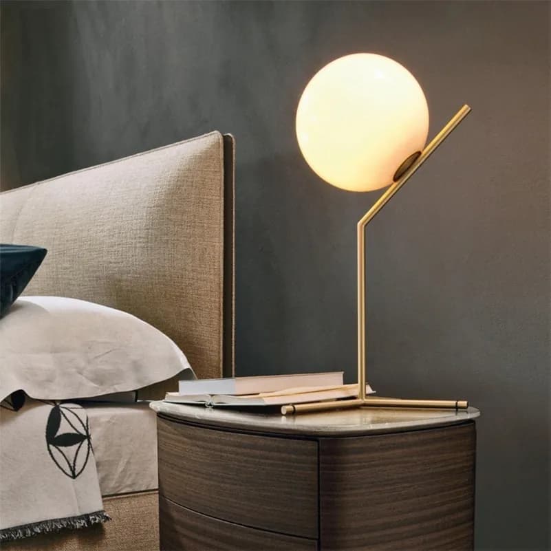 Đèn bàn cầu opal lớn trên thanh vàng nghiêng KH-DB157 Đèn bàn cầu opal lớn trên thanh vàng nghiêng KH-DB157
