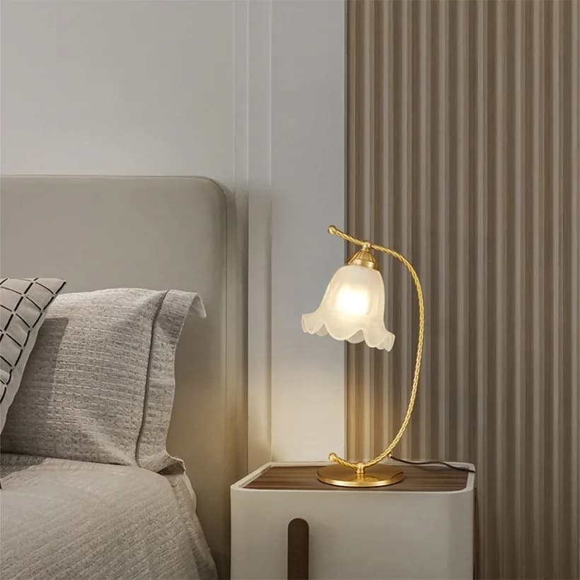 Đèn để bàn chụp thủy tinh sương hoa tulip thân xoắn KH-DB143 Đèn để bàn chụp thủy tinh sương hoa tulip thân xoắn KH-DB143