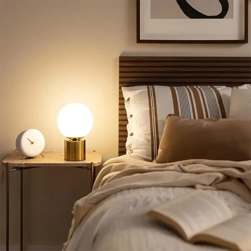 Đèn ngủ để bàn cầu thủy tinh opal chân trụ vàng đồng KH-DB164 Đèn ngủ để bàn cầu thủy tinh opal chân trụ vàng đồng KH-DB164