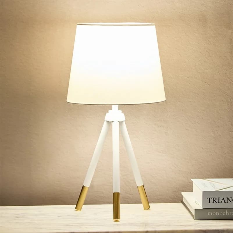 Đèn ngủ để bàn chân kiềng mũi vàng chụp vải trắng KH-DB119 Đèn ngủ để bàn chân kiềng mũi vàng chụp vải trắng KH-DB119