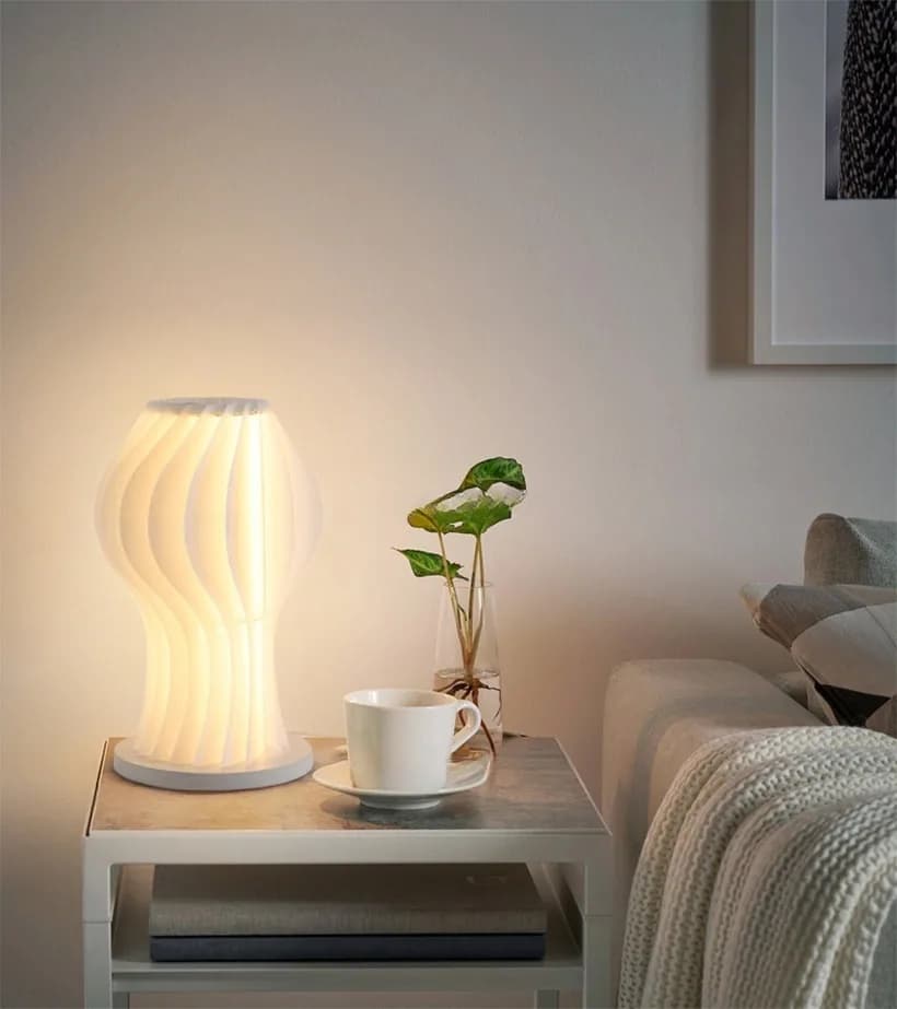 Đèn ngủ để bàn chụp cánh xoắn trắng sữa LED 3 chế độ KH-DB159 Đèn ngủ để bàn chụp cánh xoắn trắng sữa LED 3 chế độ KH-DB159