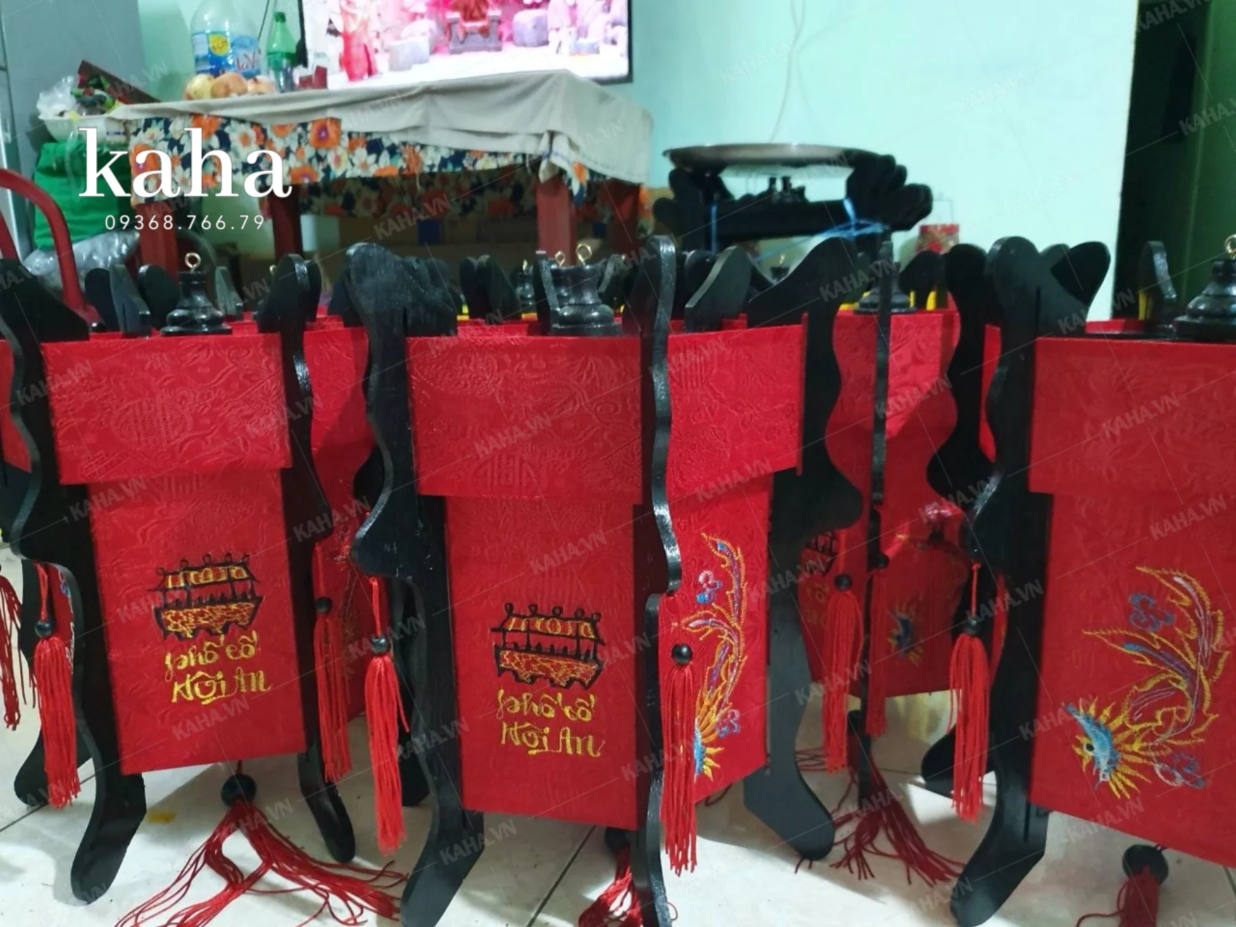 Đèn lồng Hội An dáng tròn lụa đỏ treo trang trí không gian Á Đông